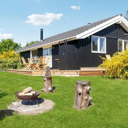 Semesterbostad Three-bedroom In Asnas