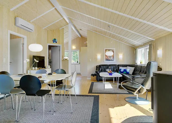 Semesterbostad Three-bedroom In Asnas